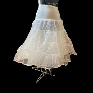 New without tags! Grace Karin crinoline petticoat. large on tag